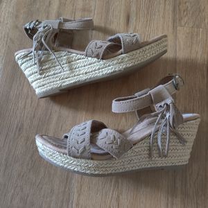 Minnetonka Naomi Suede Wedge Sandals Espadrilles Taupe